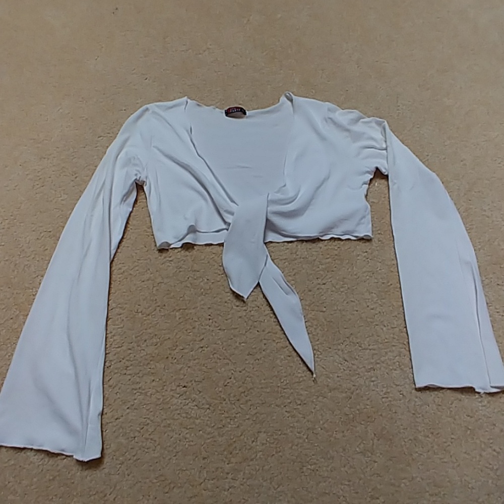 🚫SOLD🚫     TParty white with tie crop top.